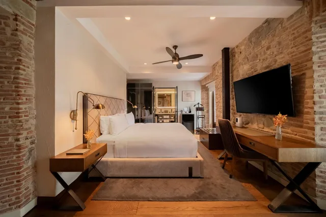 Junior Suite, Hotel La Compania In The Unbound Collection By Hyatt 3/9