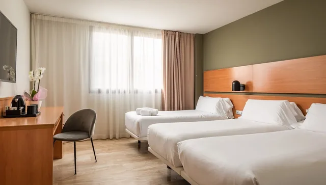 Room, Triple, Single, 3 Beds، Sb Express Tarragona Hotel 1/9