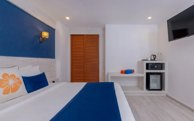 Standard Room (No Window and Balcony)-Transfer Included, Kaani Palm Beach 1/6