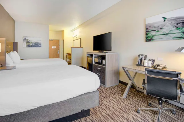 غرفة بسريرين كوين لذوي الإعاقة، Best Western Plus Peppertree Airport Inn 3/6