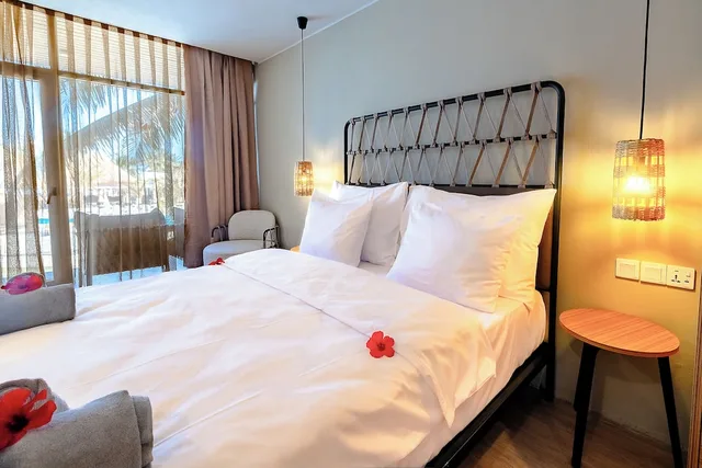 جناح بريميوم بسرير كينج بإطلالة على البحر مع أريكة، Kombo Beach Resort 5/9