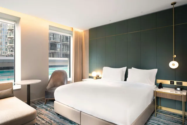 غرفة ديلوكس بسرير كينج، DoubleTree by Hilton Auckland Albert Street 1/3