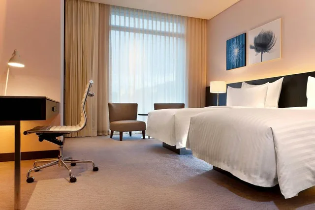 غرفة كلوب بسريرين منفصلين مع دخول صالة النادي، Le Meridien Taipei 3/5