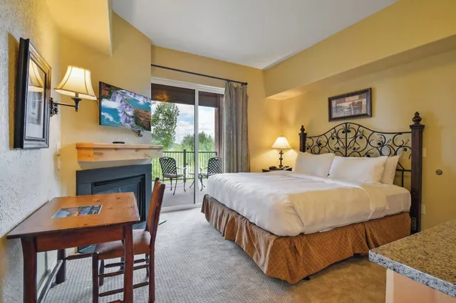جناح بغرفتي نوم، Silverado Lodge 2/6