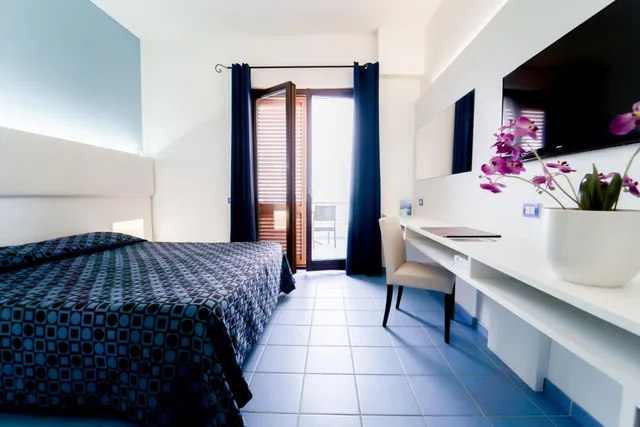 Deluxe, Triple, Sea View, Terrace, La Battigia 4/10