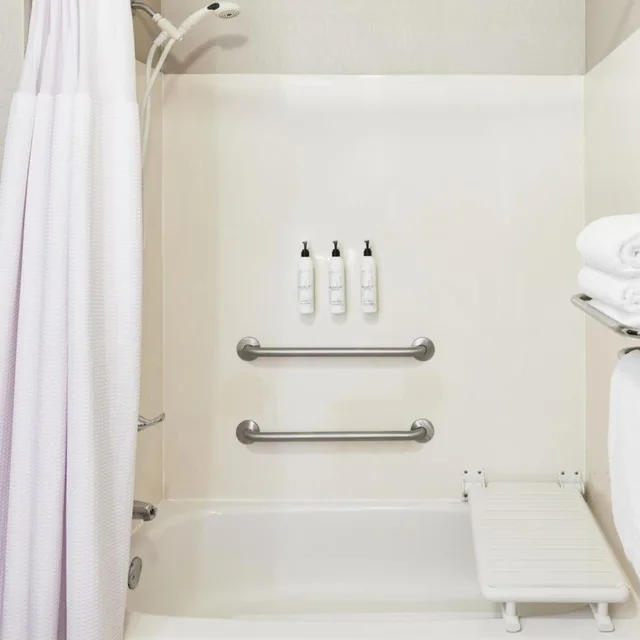 جناح بسرير كينج مع سرير سحّاب إضافي مع أريكة لذوي الإعاقة، Springhill Suites Phoenix Tempe Airport 7/10