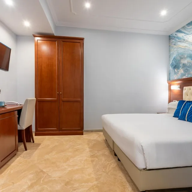 جناح بشرفة، Esposizione Luxury Rome 4/10