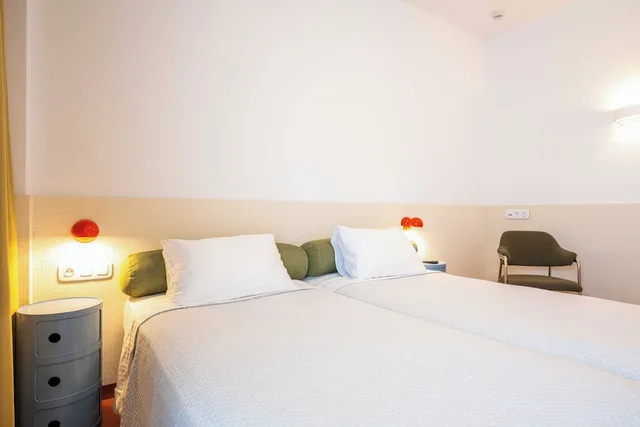 غرفة بسرير كوين بإطلالة على المسبح، Orion Hotel 1/10