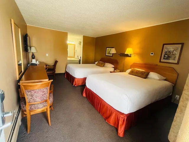 غرفة قياسية بسريرين كوين، Travelodge By Wyndham Moose Jaw 1/3