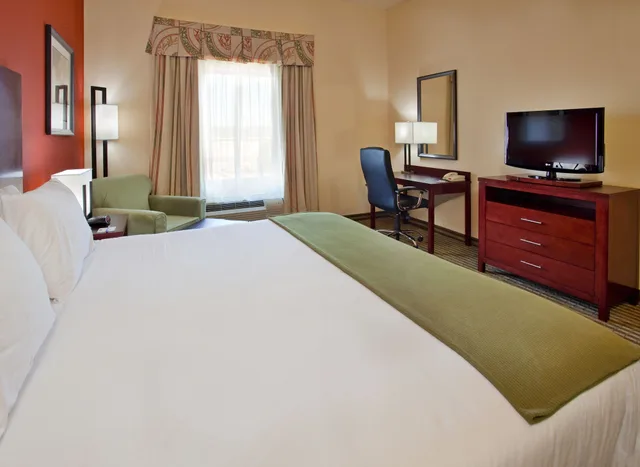 غرفة قياسية بسرير كينج لذوي الإعاقة، Holiday Inn Express Hotel & Suites Guthrie North Edmond 3/6
