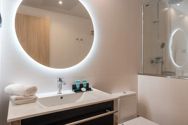 غرفة ثلاثية بسريرين منفصلين مع أريكة، Rialto Hotel 9/9