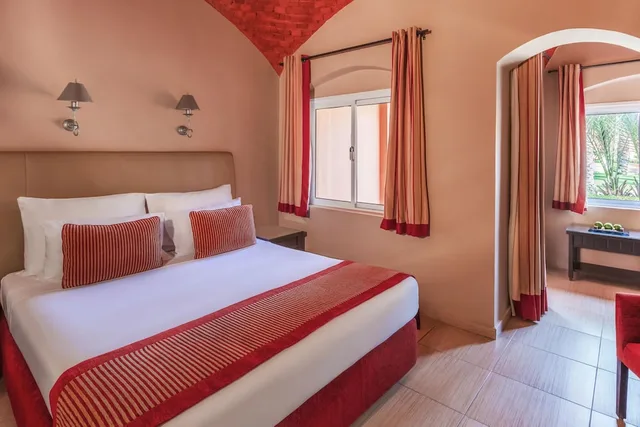 غرفة سوبيريور بسرير مزدوج بإطلالة على الحديقة، JAZ Makadi Oasis Resort 1/9
