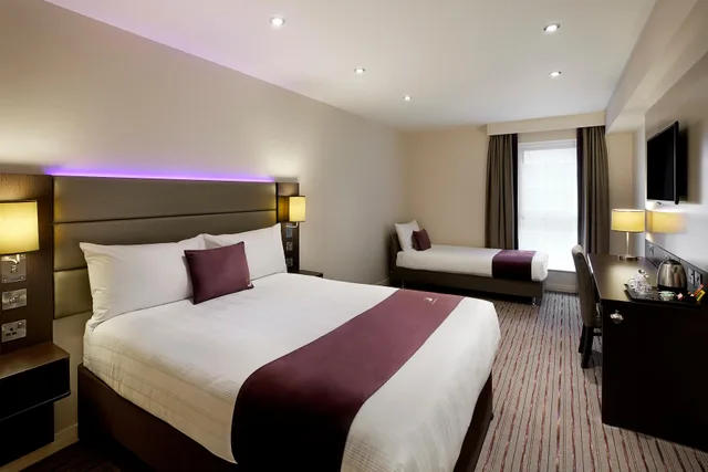 غرفة قياسية بسرير مزدوج، Premier Inn London Barking 2/3