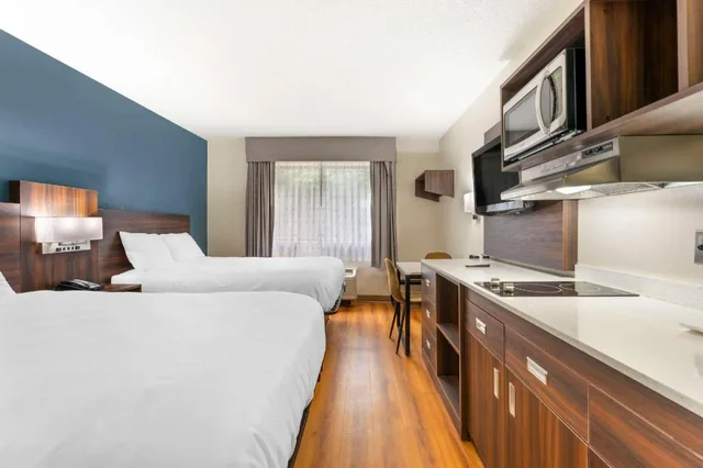 Efficiency, 2 Double Beds، Suburban Studios LaVale-Cumberland 3/10