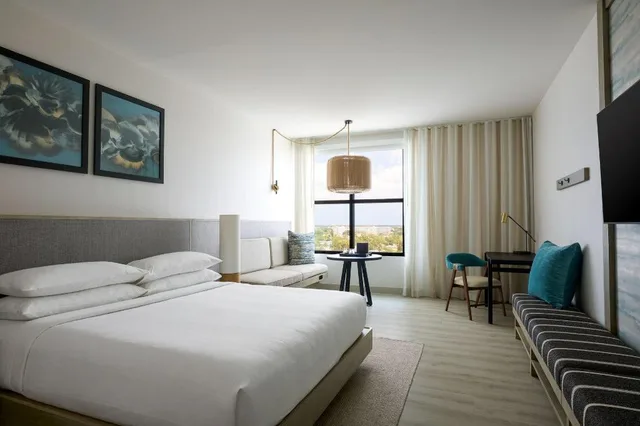 Sunrise, Guest Room, King Bed, Marina View، Palmetto Marriott Resort & Spa 2/6
