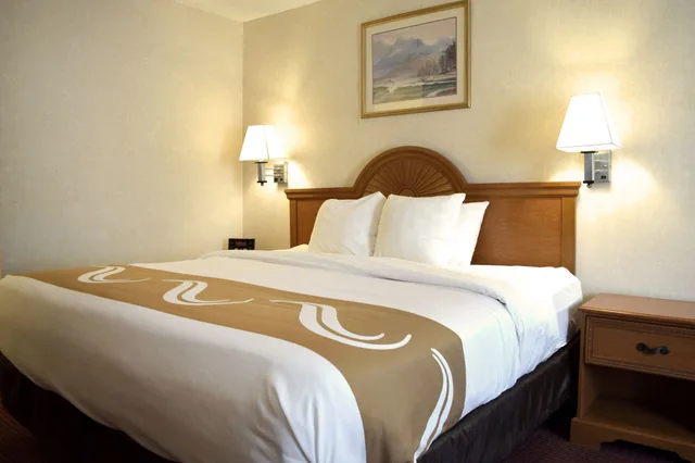 غرفة قياسية بسرير كينج، Quality Inn Louisville - Boulder 3/5