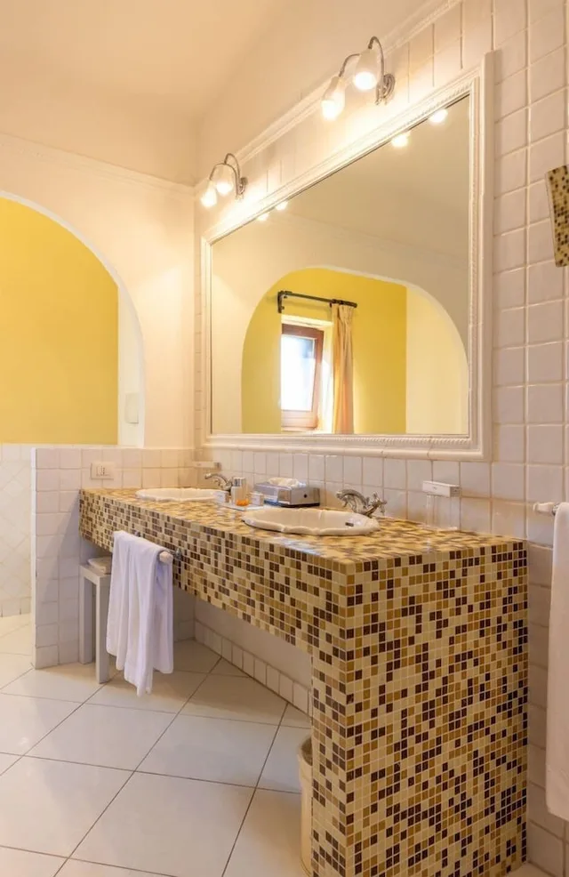 غرفة فاخرة بريفيليج بسرير كينج بإطلالة على البحر، Hotel Spa Des Pecheurs 6/6