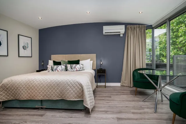 استوديو بريميوم بسرير كينج، Regent Hotel 1/1