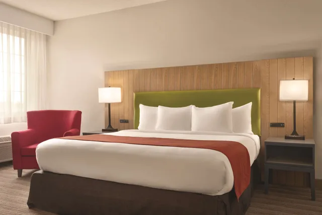غرفة بسرير كينج، Country Inn & Suites By Radisson, Eagan, MN 1/3