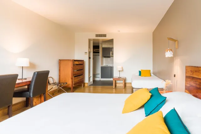 غرفة ثلاثية بسرير مزدوج وسرير فردي، Aparthotel Victoria Garden Bordeaux Center 5/7