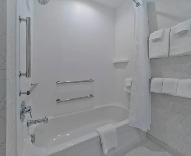 غرفة بسريرين كوين لذوي الإعاقة، Holiday Inn Express Huntsville Space Center 2/2