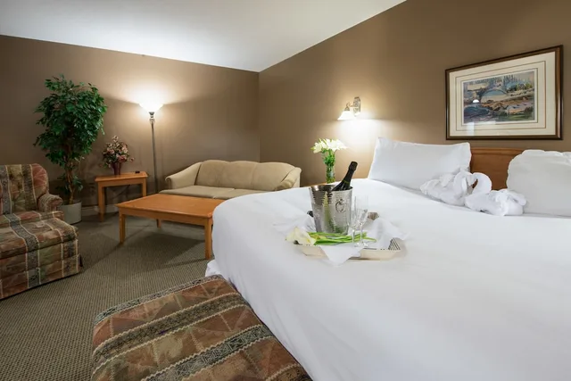 غرفة تنفيذية بسرير كينج، Podollan Inn Fort McMurray 1/7