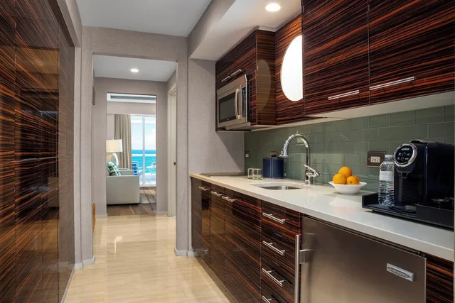 1 Bedroom, Suite, King Bed, Ocean Front, Sofa, Accessible، Conrad Fort Lauderdale Beach 8/10