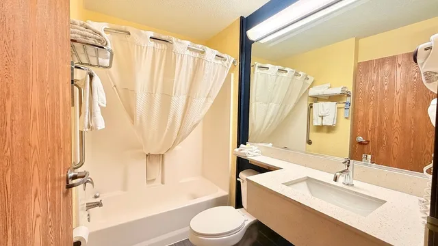 Room, Queen Bed, Accessible, Microtel Inn & Suites by Wyndham New Braunfels 8/10