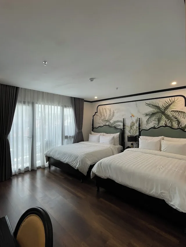 غرفة عائلية بسريرين كوين بإطلالة على المدينة بشرفة بغرفة نوم واحدة، Aquarius Premium Hotel 2/4