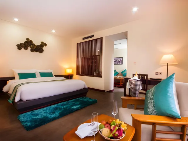 Spa, Cabana, Suite, Queen Bed, The Privilege Boutique 2/2