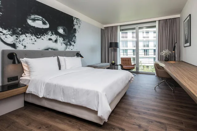 غرفة سوبيريور بسرير كينج بإطلالة على الحديقة، Radisson Blu Hotel Cologne 2/10