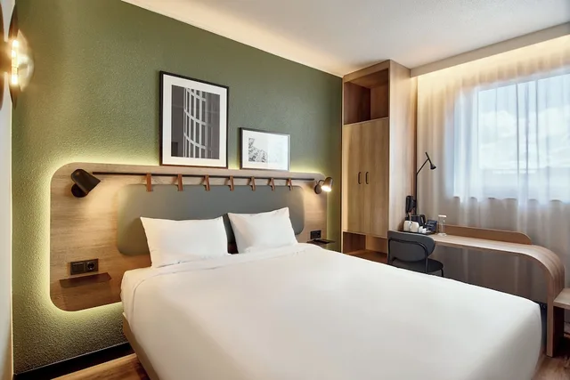 Standard, Queen Bed, Campanile Krakow Old Town 5/10