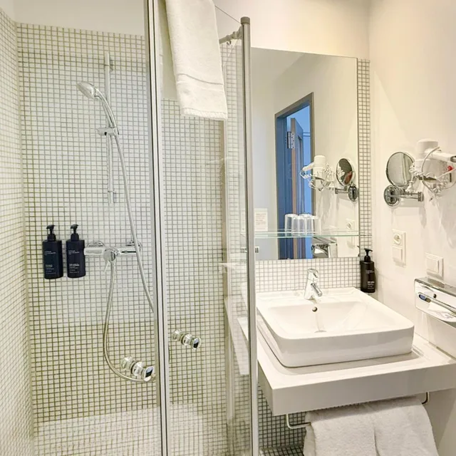 Standard, Single Bed, Bathtub, Garner Hotel Berlin - Gendarmenmarkt by IHG 8/8