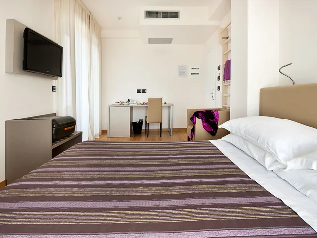 غرفة مفردة بسرير كوين، Hotel Sporting 1/5