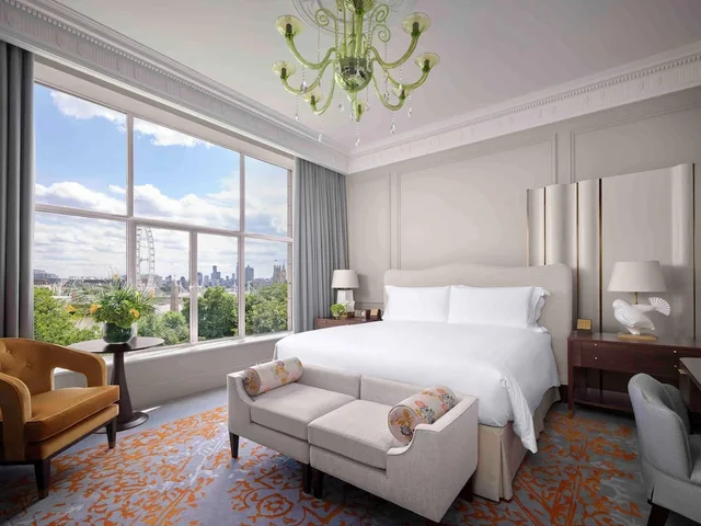غرفة فاخرة بسرير كينج بإطلالة على النهر، The Savoy Hotel 3/7