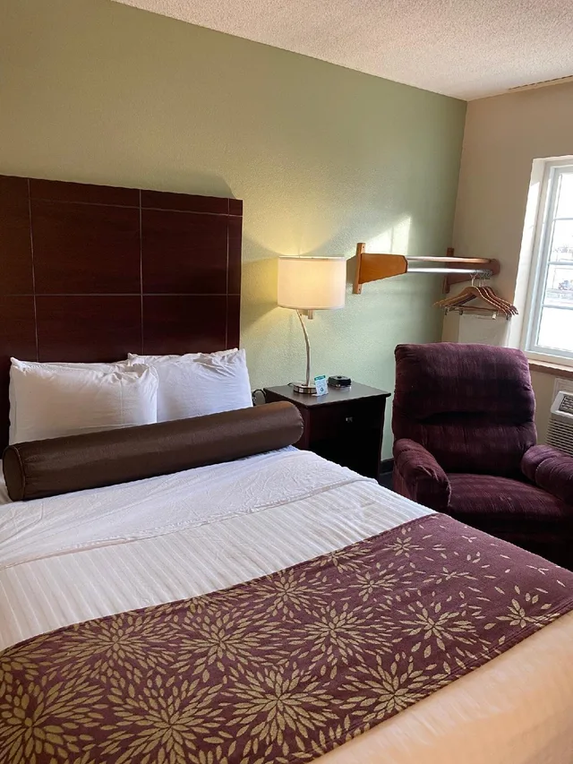 غرفة بسرير كوين لذوي الإعاقة، Boarders Inn and Suites Broken Bow 7/8
