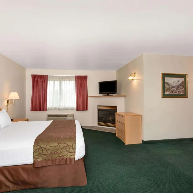 Studio, Suite, The Inn at Lander, Travelodge by Wyndham 1/5