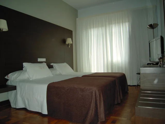 Room, Double Bed, Mendez Nunez 1/6