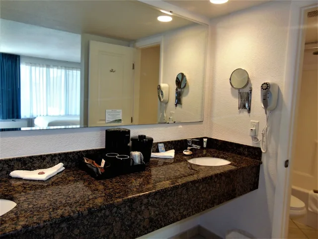غرفة قياسية بسريرين مزدوجين، Dolphin Key Resort 3/3