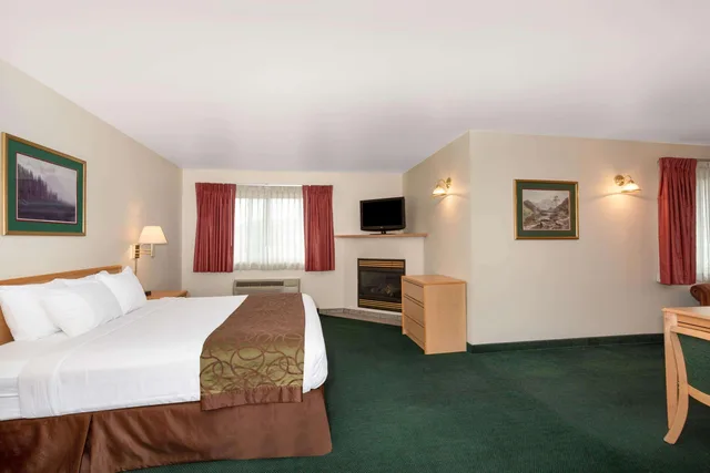 استوديو بسرير كينج، The Inn at Lander, Travelodge by Wyndham 1/4