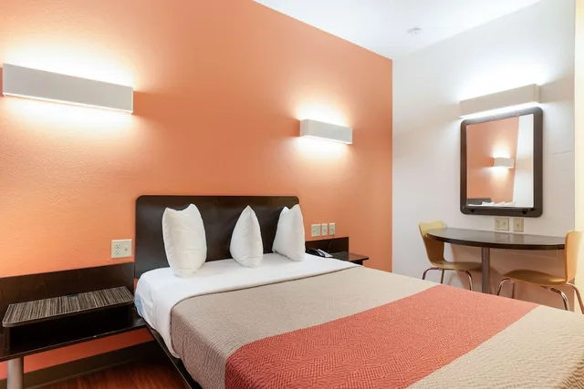 غرفة ديلوكس بسرير كينج لذوي الإعاقة، Motel6 Wilkes Barre, PA - Arena 4/10