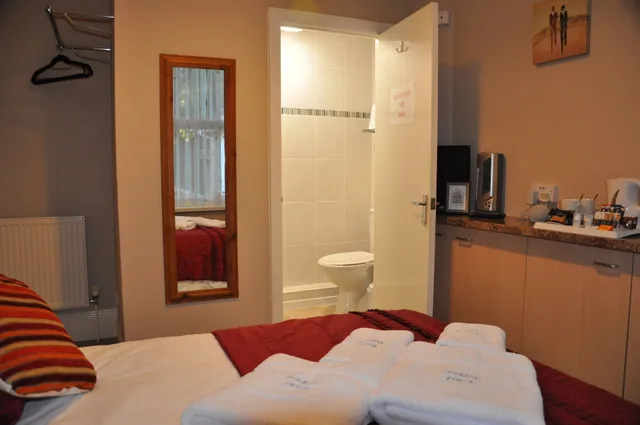 Compact, Standard, Double Bed, Hotel Peppers 1/2