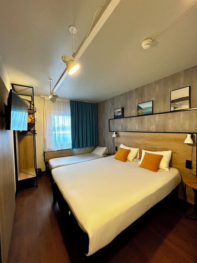 غرفة بسرير مزدوج وسرير فردي، Ibis St Malo La Madeleine 3/10