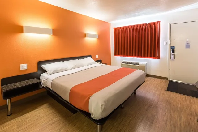 Standard, King Bed, Accessible, Motel6 Stephenville, TX 1/5