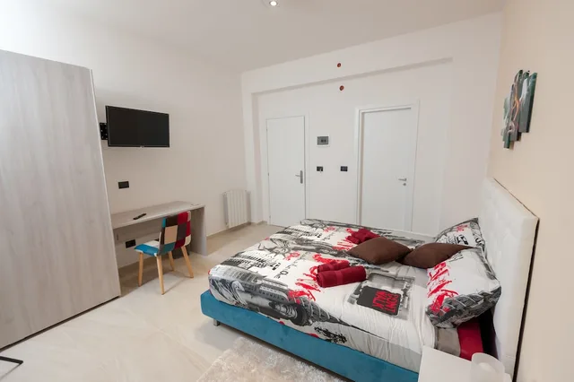 غرفة ثلاثية بسرير كوين مع أريكة، B&B Epipoli 2/3