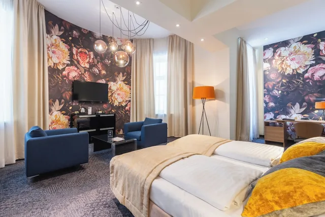 Junior Suite, Studio, King Bed, Hilight Suites Hotel 6/8