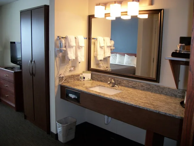 Room, King Bed, Accessible, Americinn By Wyndham Beulah 6/6