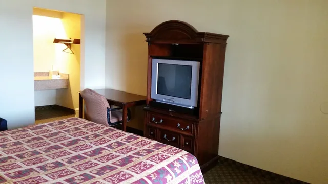 غرفة قياسية بسرير كينج للمدخنين، Travel Inn Motel 5/8