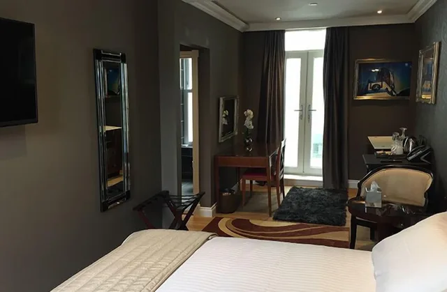 Deluxe, King Bed, Halvard Hotel 2/5