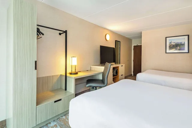 غرفة بسريرين كوين، Comfort Inn Kingston - Highway 401 4/9